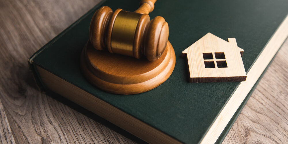 Judge,Auction,And,Real,Estate,Concept.,House,Model,,Gavel,And