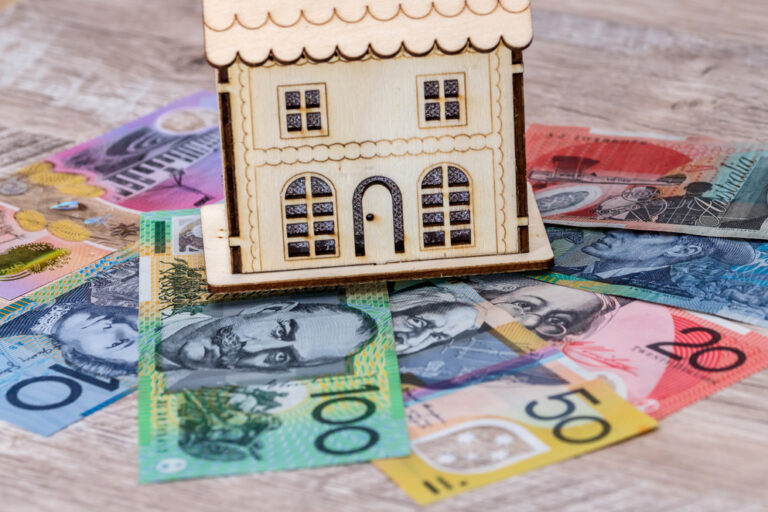 House,Model,With,Australian,Dollar,Banknotes,On,Table