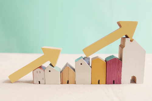 Wooden,Houses,With,Yellow,Arrows,Up.,Housing,Boom,,Property,Market