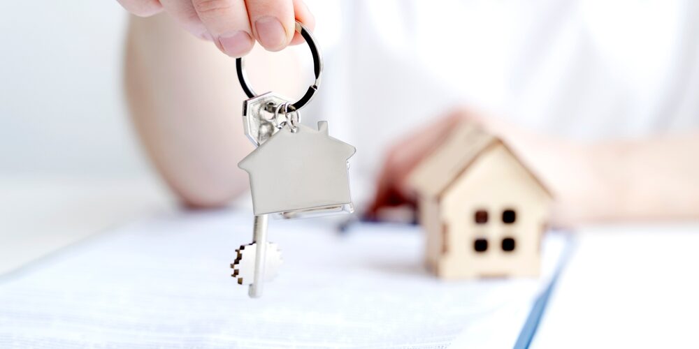 Excited,Young,Hispanic,Lady,Tenant,Buyer,Wish,To,Keep,In