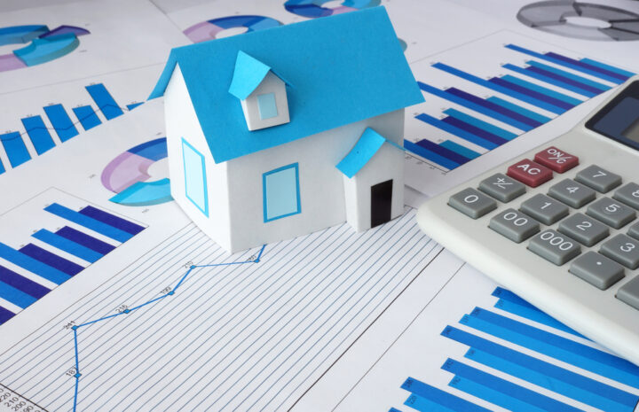 Model,House,For,Sale,And,Graphs.,Real,Estate,Concept.